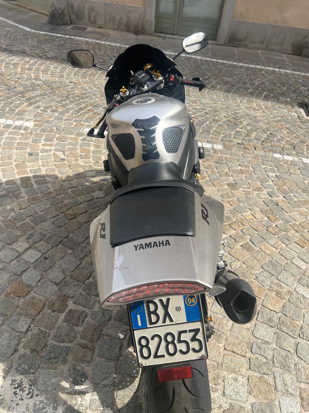 Yamaha YZF R1