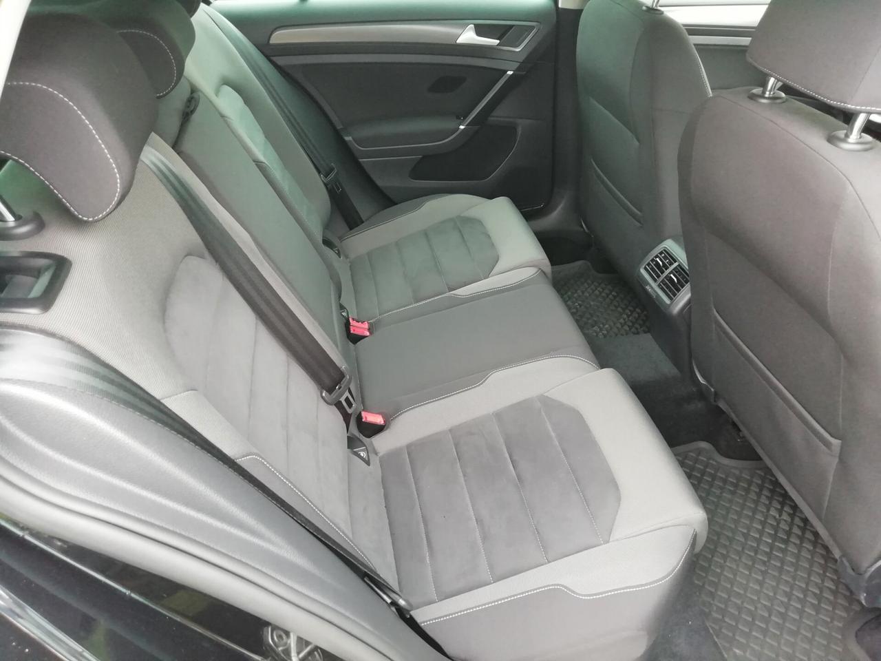 Volkswagen Golf 1.6 TDI 115 CV DSG 5p. Executive BlueMotion Technology "Fari LED"