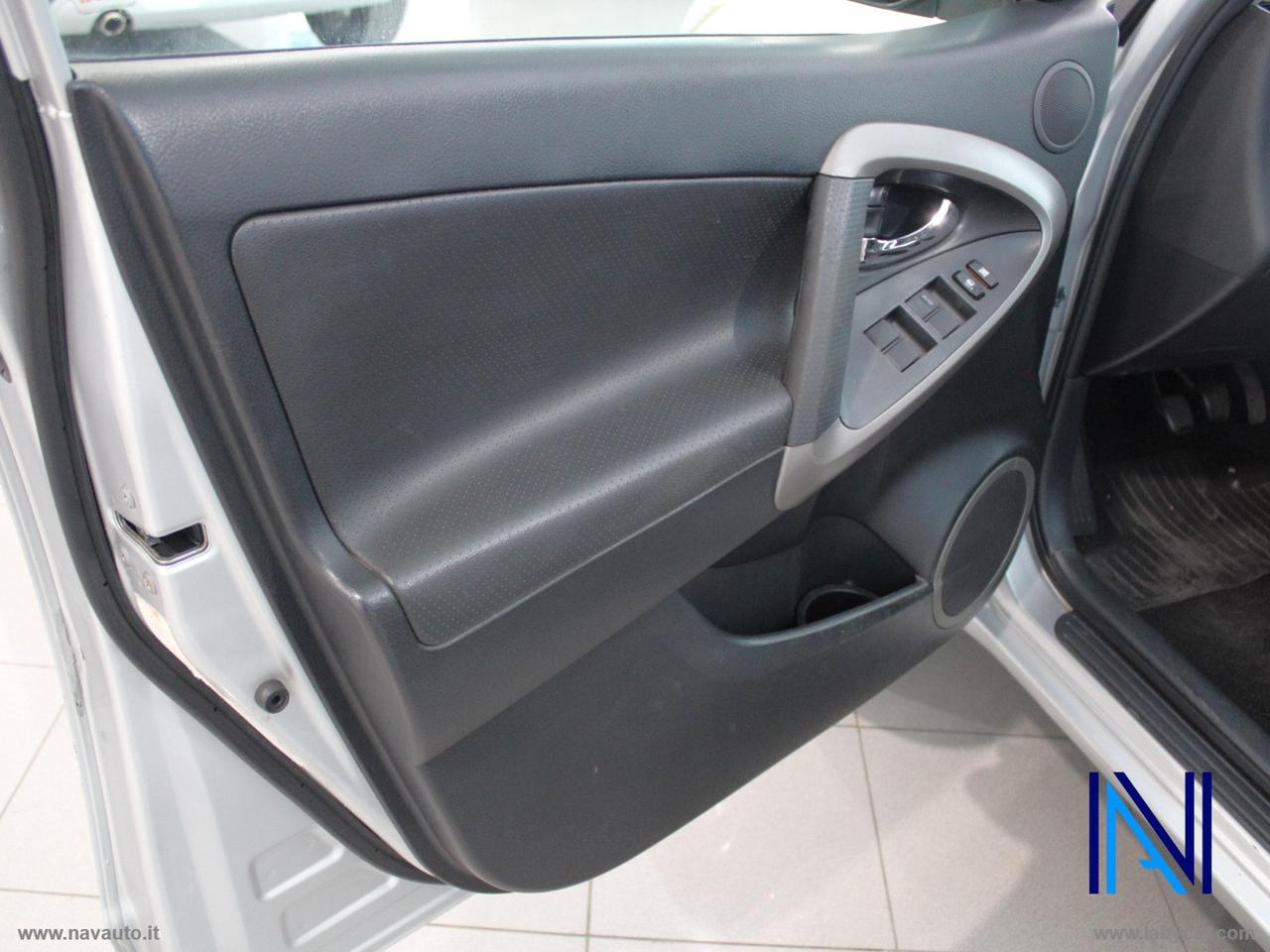 TOYOTA RAV4 2.2 D-4D 177 CV Luxury