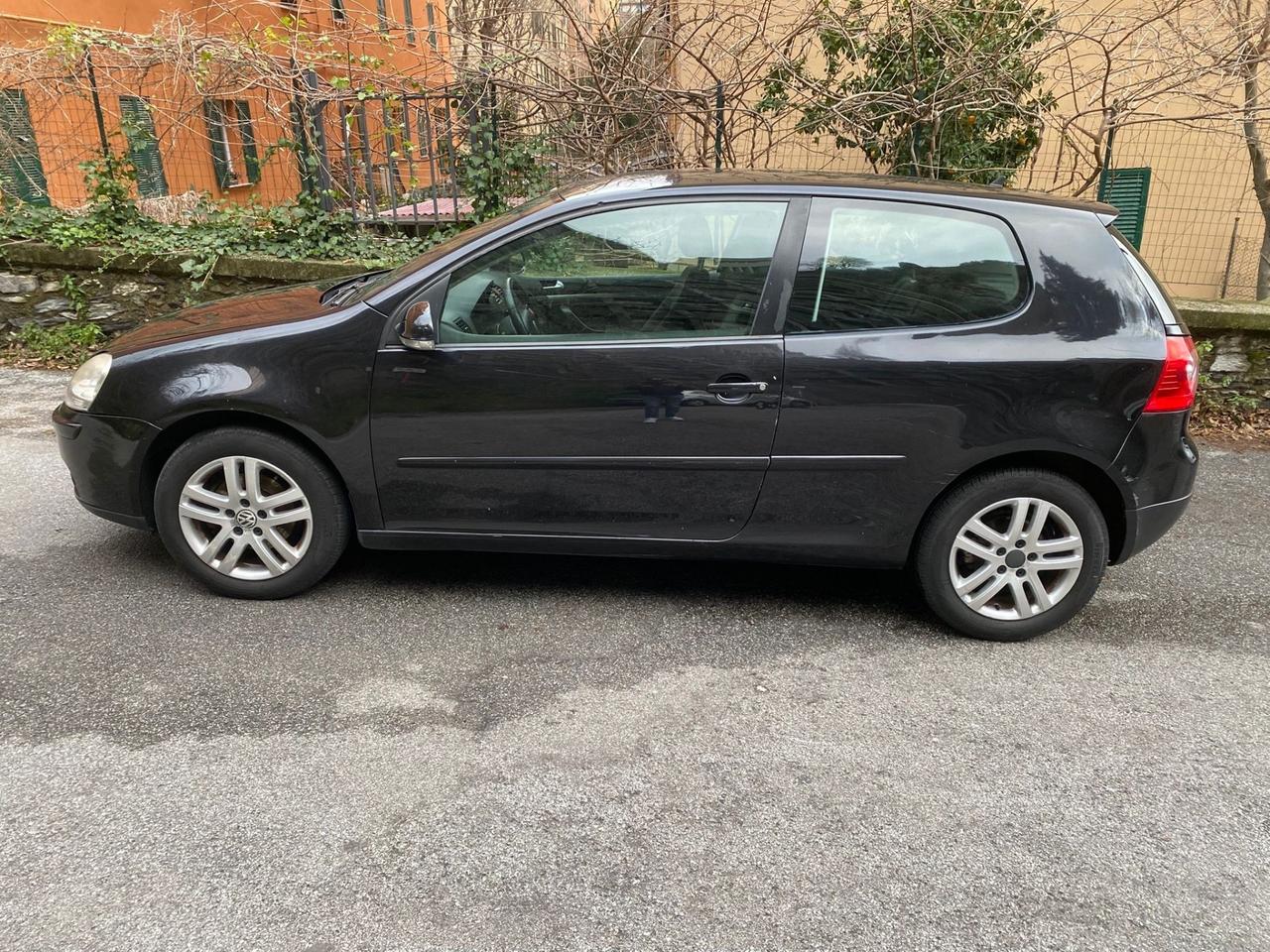 VOLKSWAGEN GOLF 1.6 BENZINA NEO PATENTATI 2008