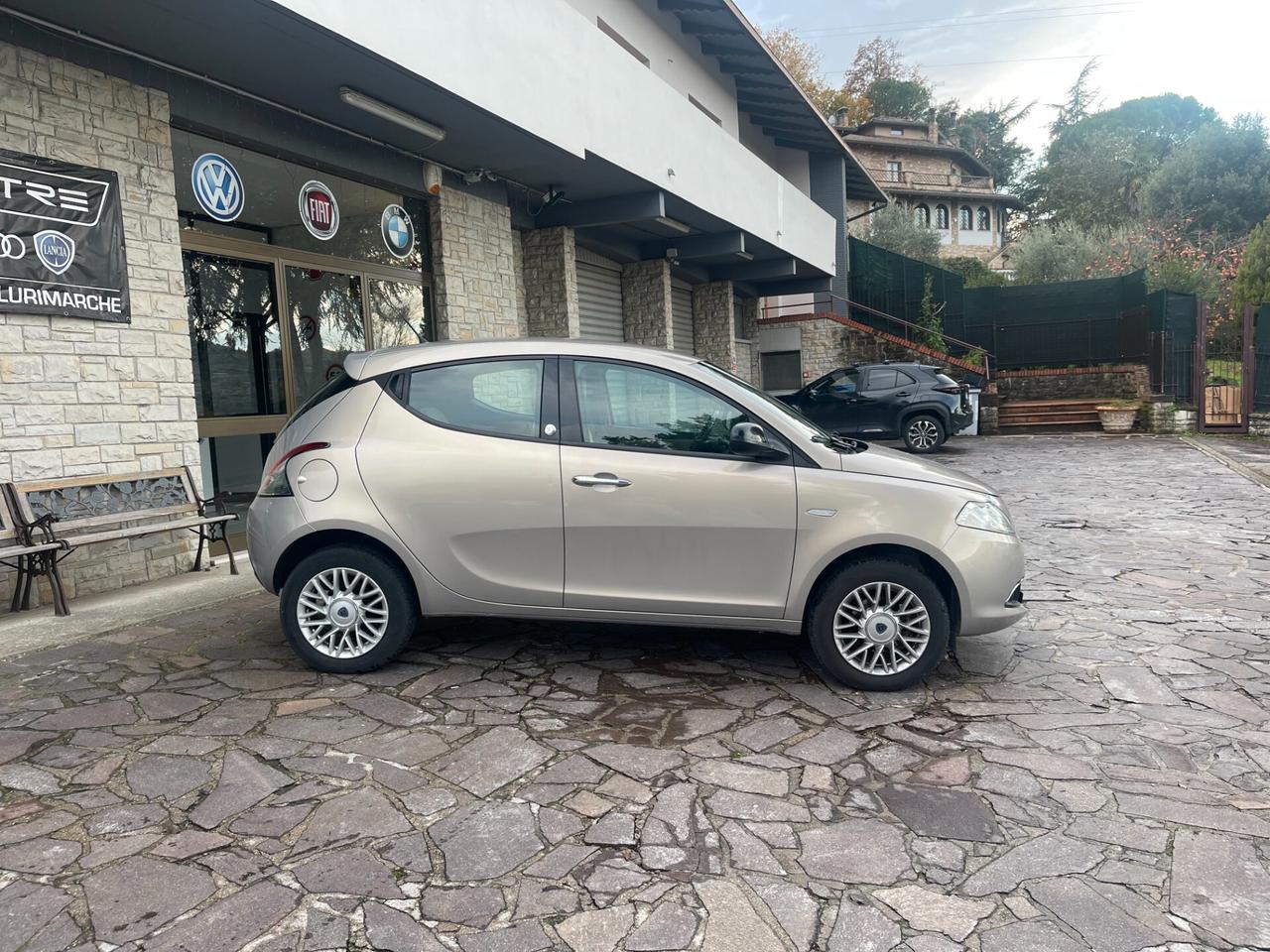 Lancia Ypsilon 0.9 TwinAir 85 CV 5 porte Metano Ecochic Gold NEO PATENTATI