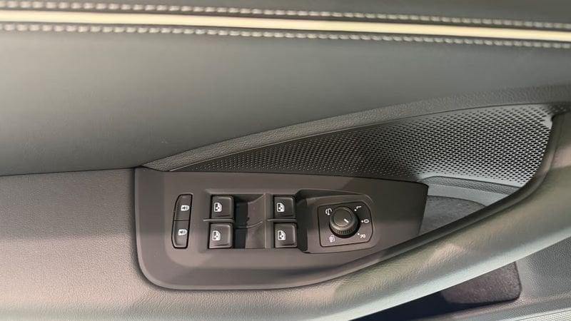 Volkswagen Passat Variant 2.0 TDI SCR EVO 110kW Business DSG Camera 360° LED 17"