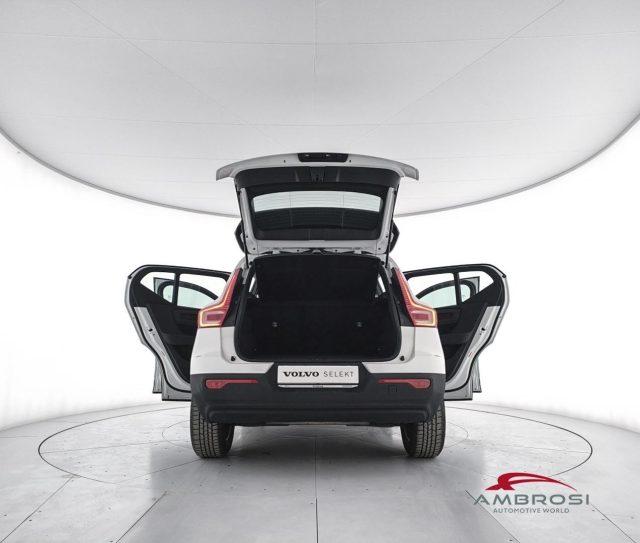 VOLVO XC40 T2 Momentum Core