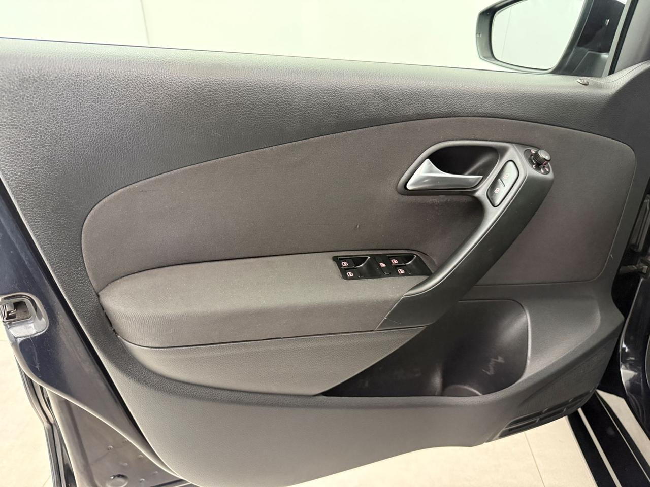 VOLKSWAGEN Polo V 2009 Polo 5p 1.2 Comfortline 70cv