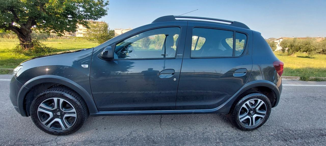 SANDERO STEPWAY 900 TURBO GPL DI SERIE SeS SS WOW 90 CV NAVI RETROCAMERA STRAFULL OPTIONAL