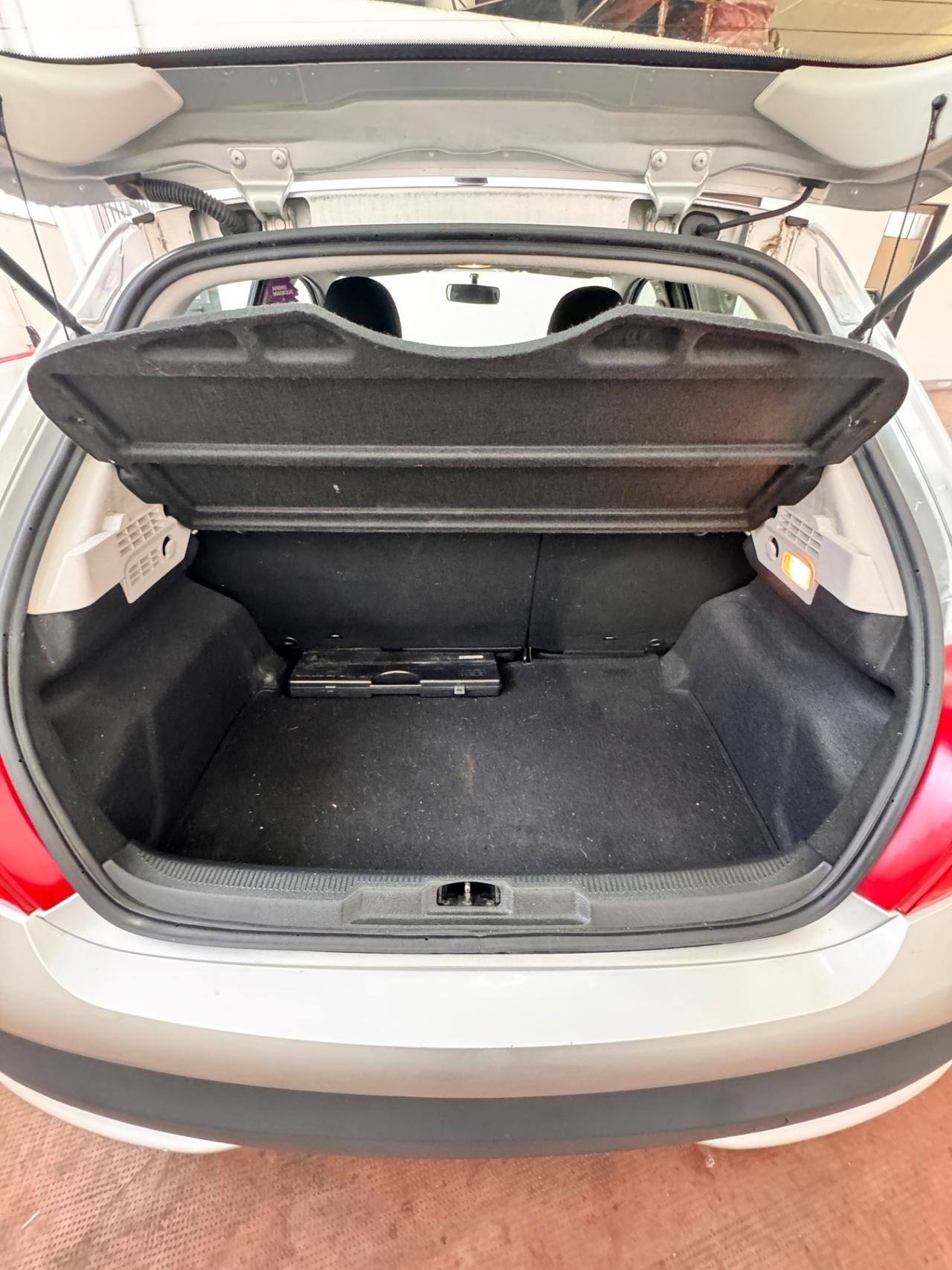 Peugeot 207 1.4 8V 75CV 5p. Neopatentati