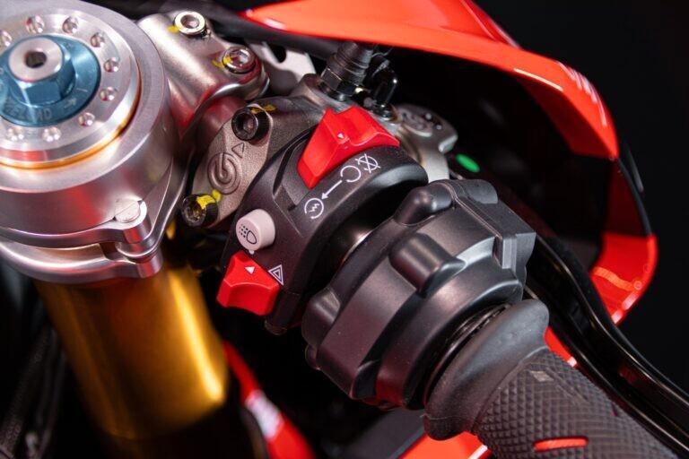 2023 DUCATI PANIGALE V2 BULEGA 2023 WORLD CHAMPION REPLICA - RDS01547
