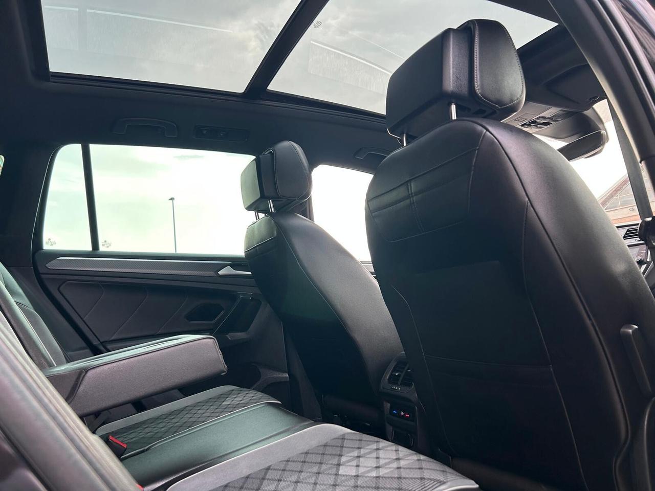 Volkswagen Tiguan 2.0 TDI DSG 4MOTION R-LINE TETTO PANORAMICO ED APRIBILE