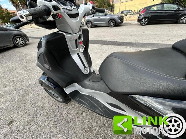 PIAGGIO MP3 LT 300 .