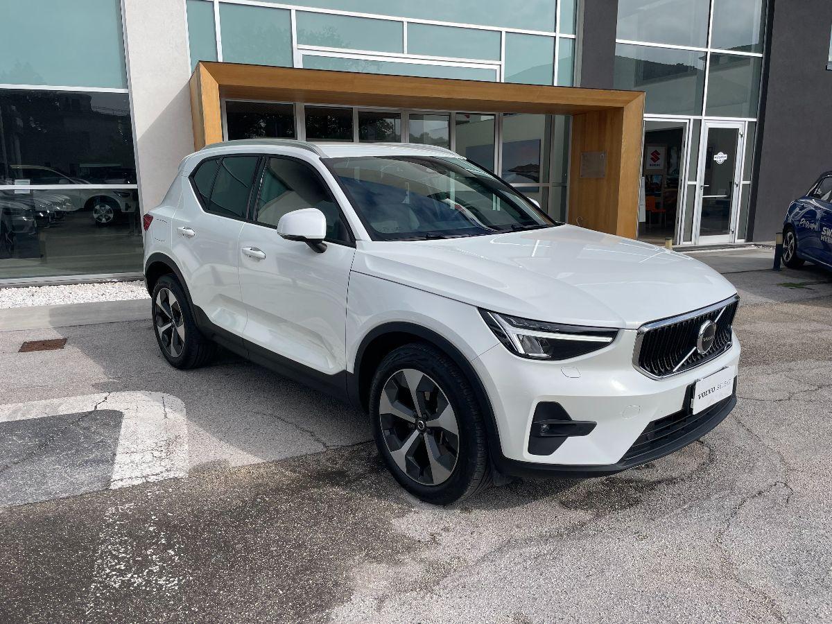 VOLVO - XC40