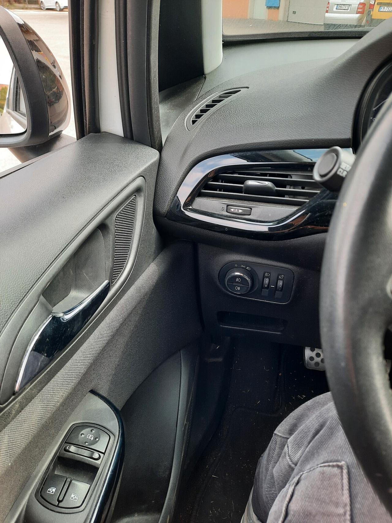 Opel Corsa 1.2 5 porte Innovation OK NEOPATENTATI