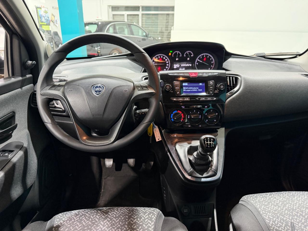 Lancia Ypsilon 1.0 FireFly 5 porte S&S Hybrid Ecochic Silver