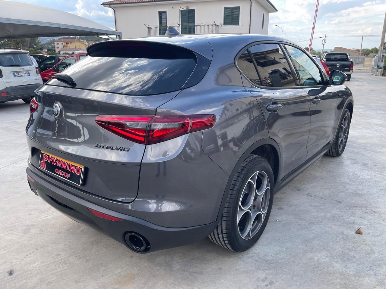 Alfa Romeo Stelvio 2.2 Turbodiesel 180 CV AT8 Q4 Business