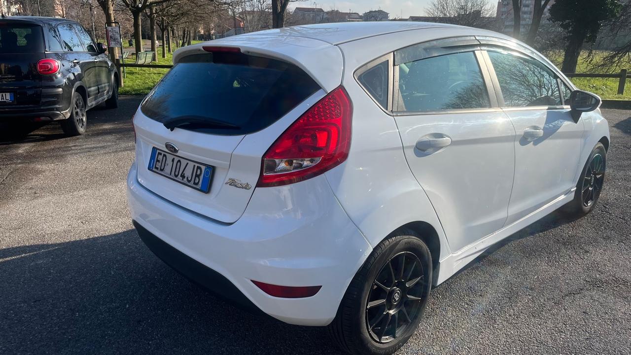 Ford Fiesta 1.4 5 porte Bz.- GPL Titanium