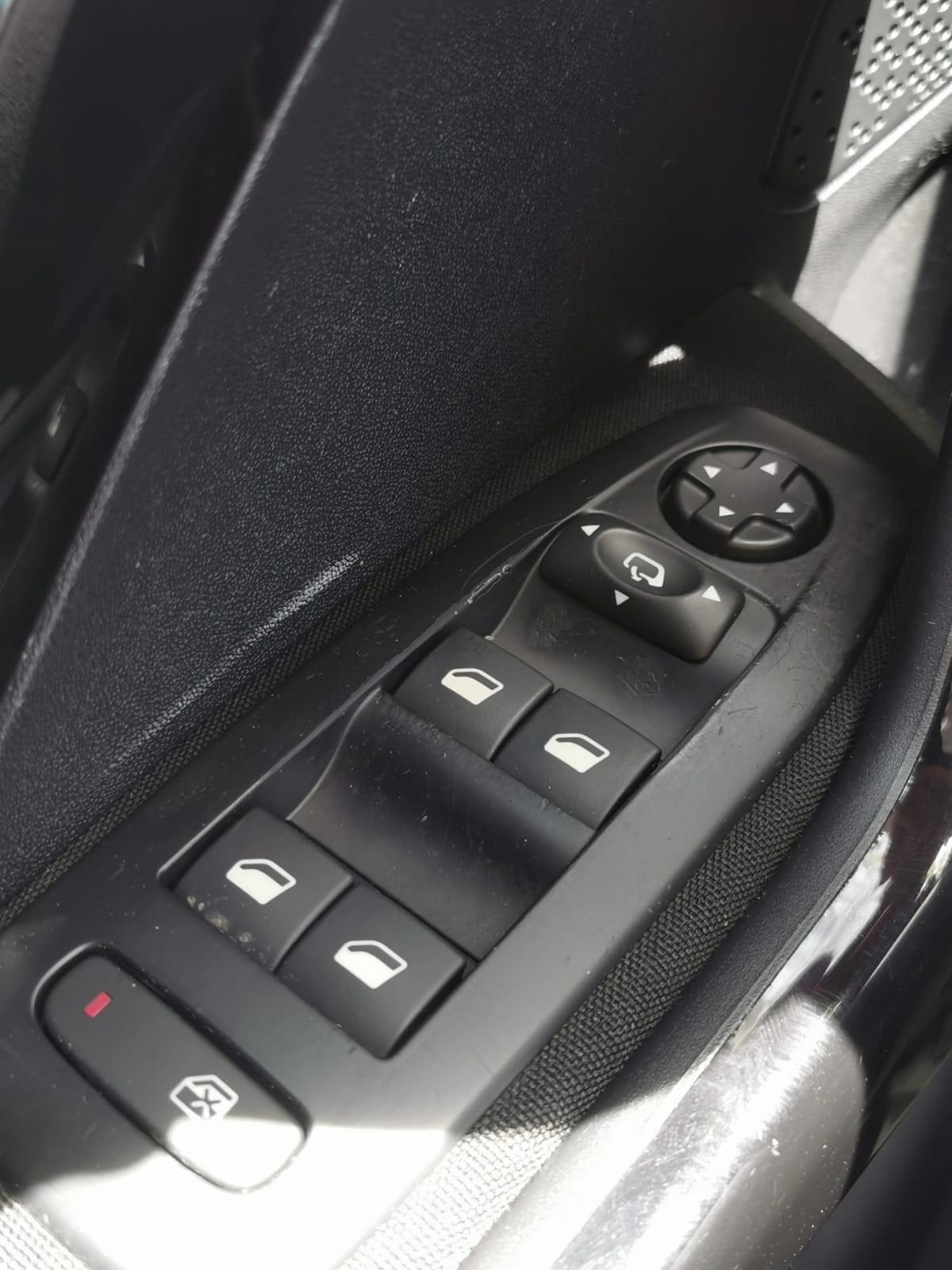 Peugeot 208 BlueHDi 75 5 porte Active - 2015