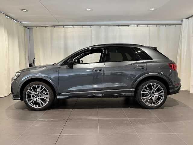 Audi Q3 40 TDI quattro S tronic Identity Black