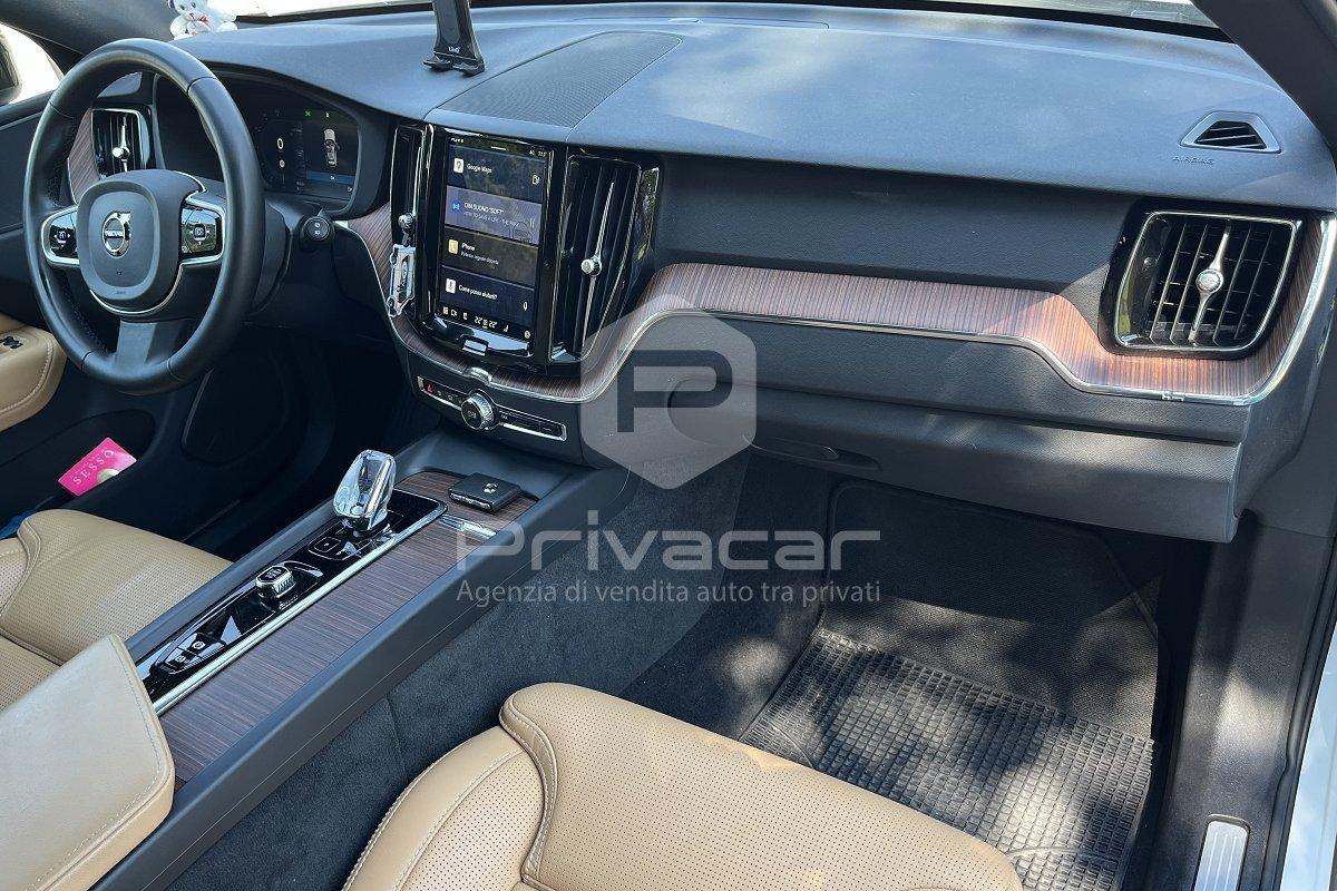 VOLVO XC60 B4 (d) AWD automatico Plus Dark