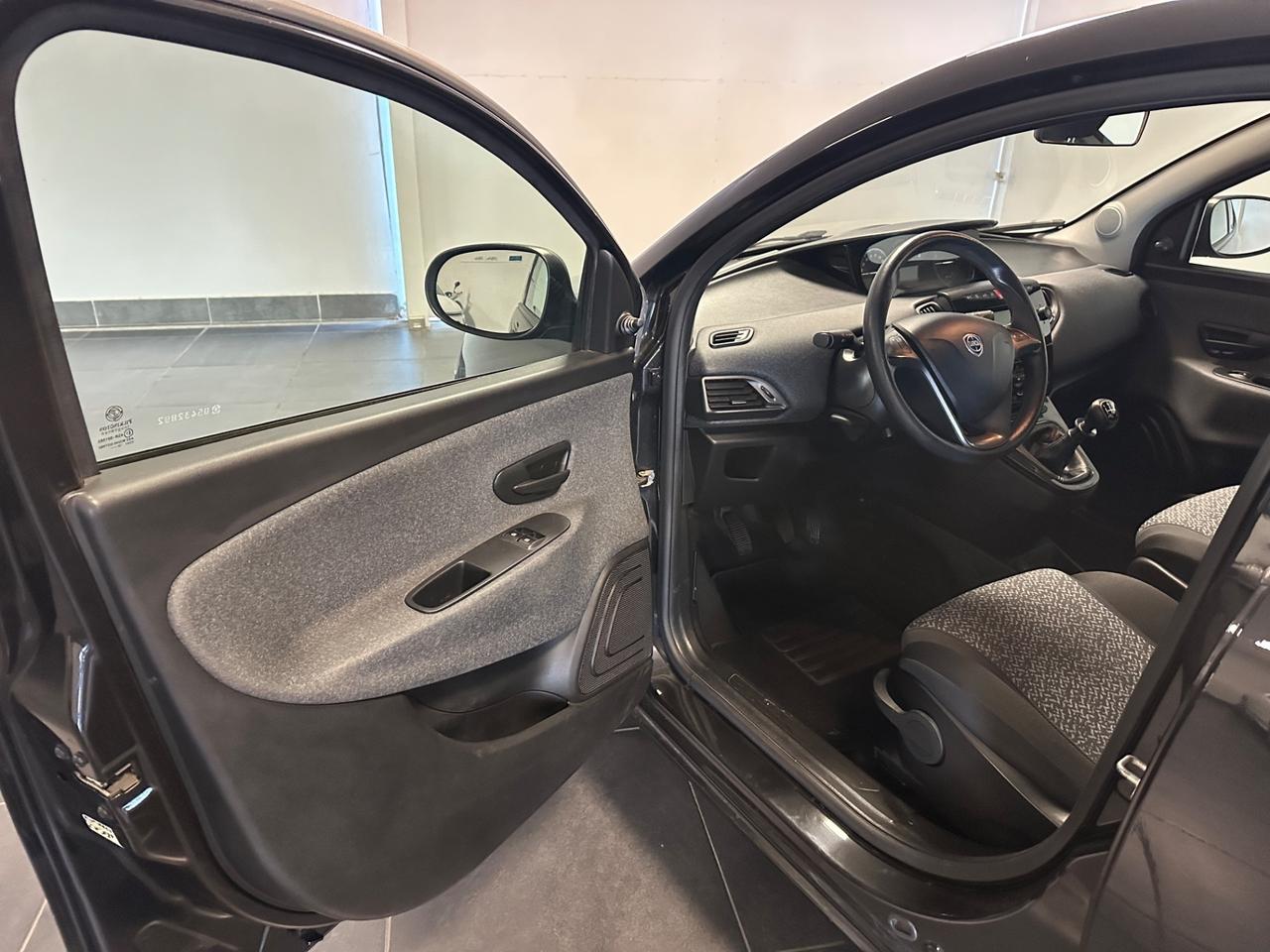 LANCIA YPSILON 1.2 BENZINA 69CV NEOPATENTATI