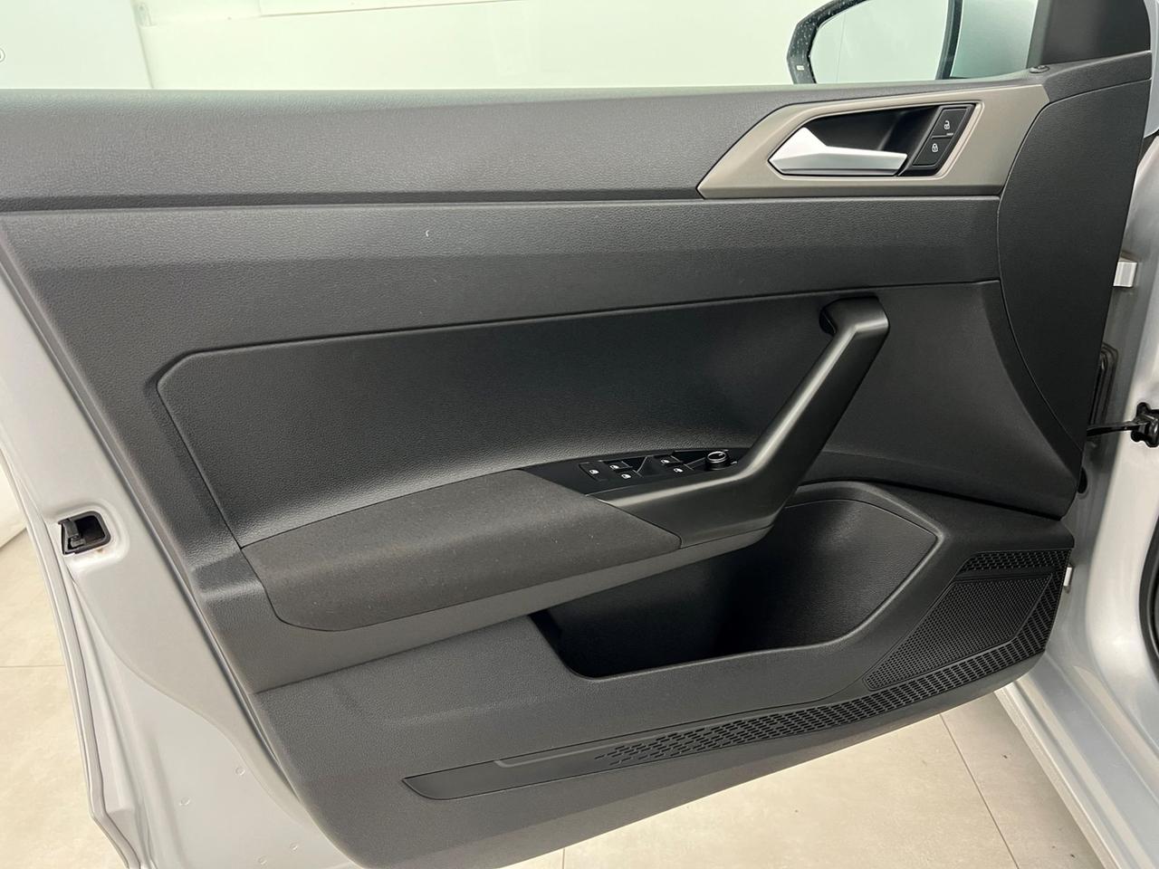 VOLKSWAGEN Polo VI 2017 Polo 5p 1.0 mpi Comfortline 75cv