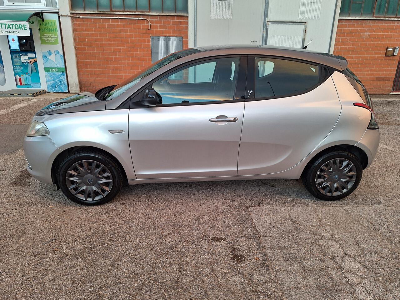 Lancia Ypsilon 1.3 MJT 16V 95 CV 5 porte S&S Platinum NEOPATENTATI CATTENA NUOVA E5B