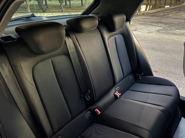 AUDI Q2 30 TDI S tronic Business Plus