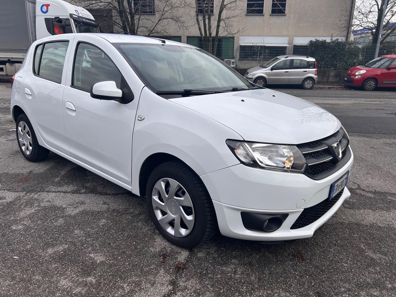 Dacia Sandero 1500 dci 75 cv neopatentati