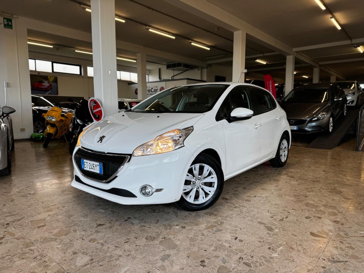 Peugeot 208 1.4 HDi 68 CV 12/2013 Neopatentati Euro 5B