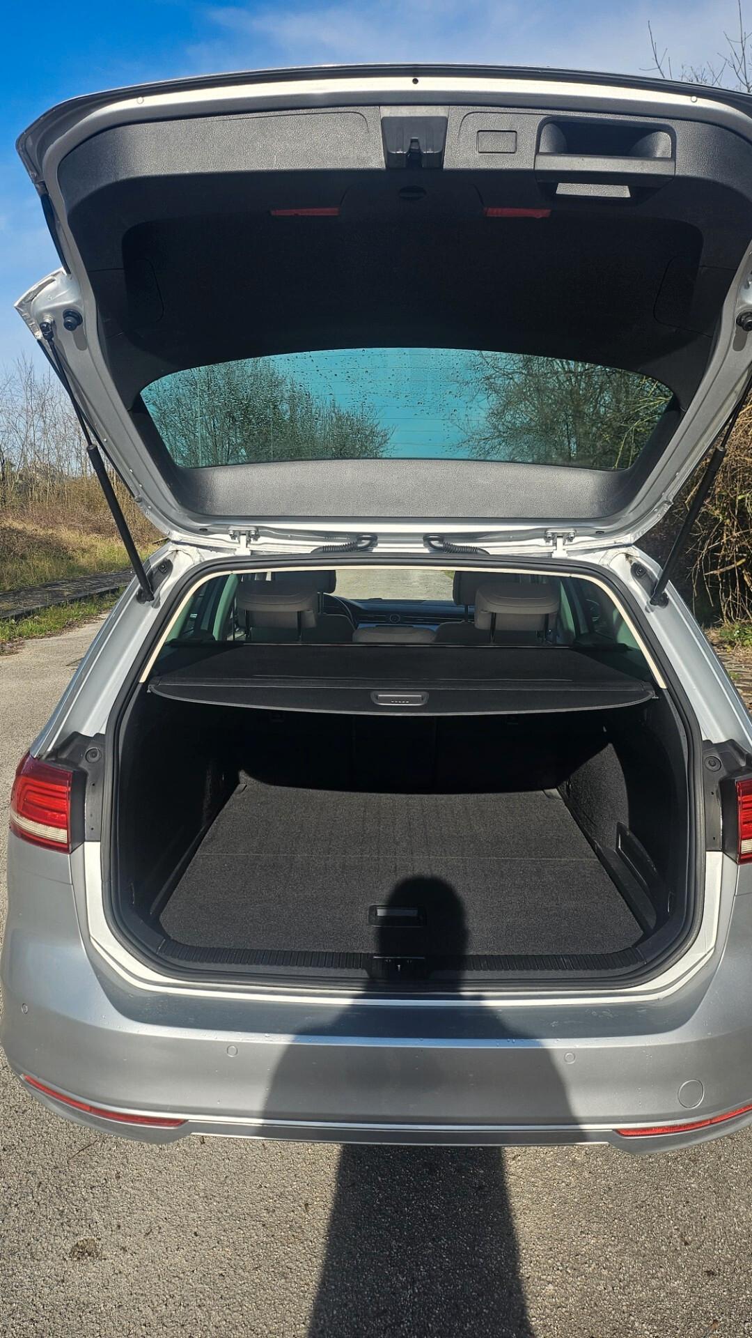 Volkswagen Passat Variant 1.6 TDI SCR DSG Business BMT