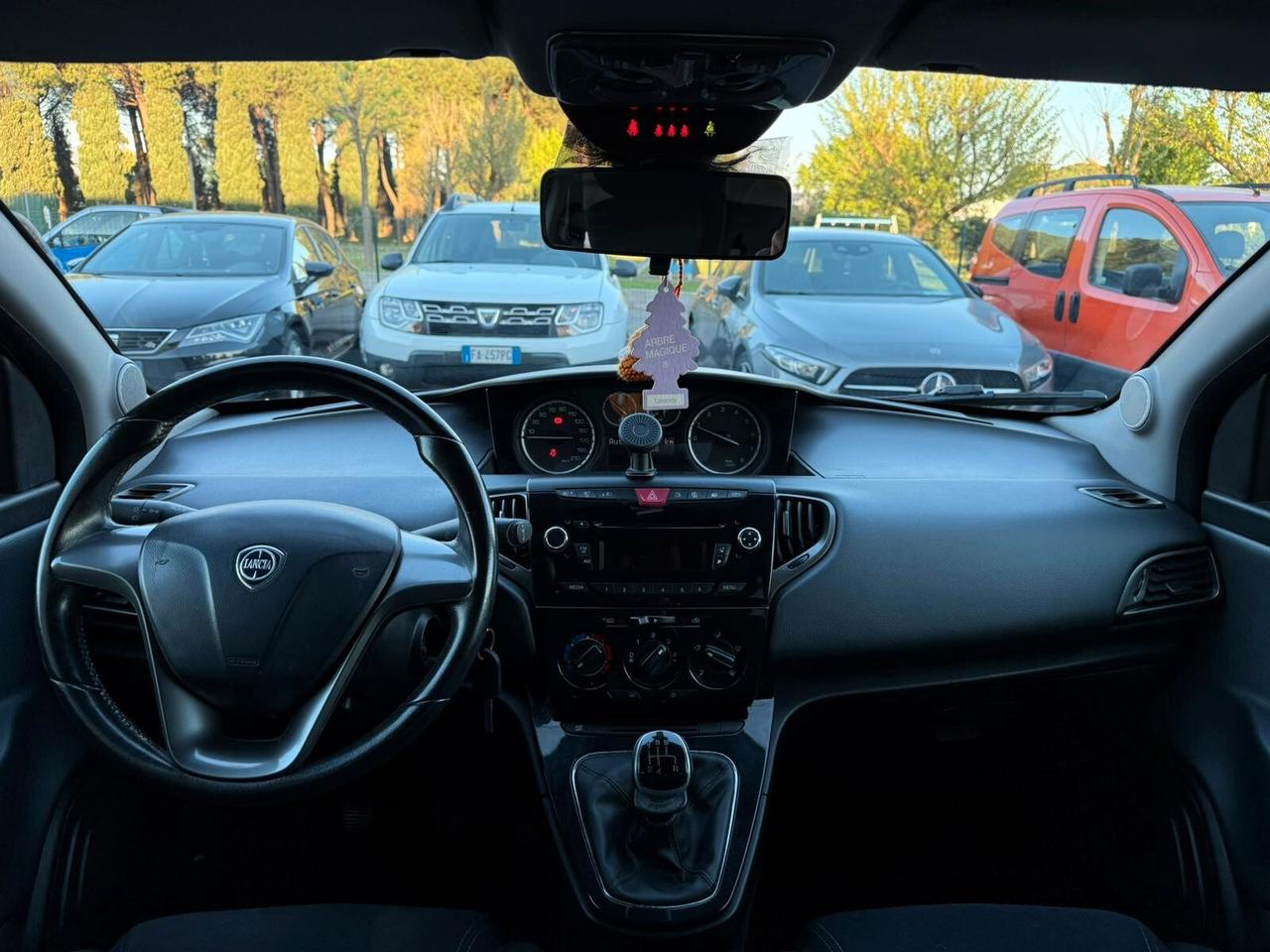 Lancia Ypsilon 1.2 69 CV 5 porte GPL Ecochic Silver