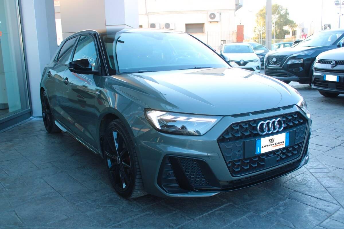 Audi A1 25 1.0 tfsi Identity Black s-tronic con CarPlay