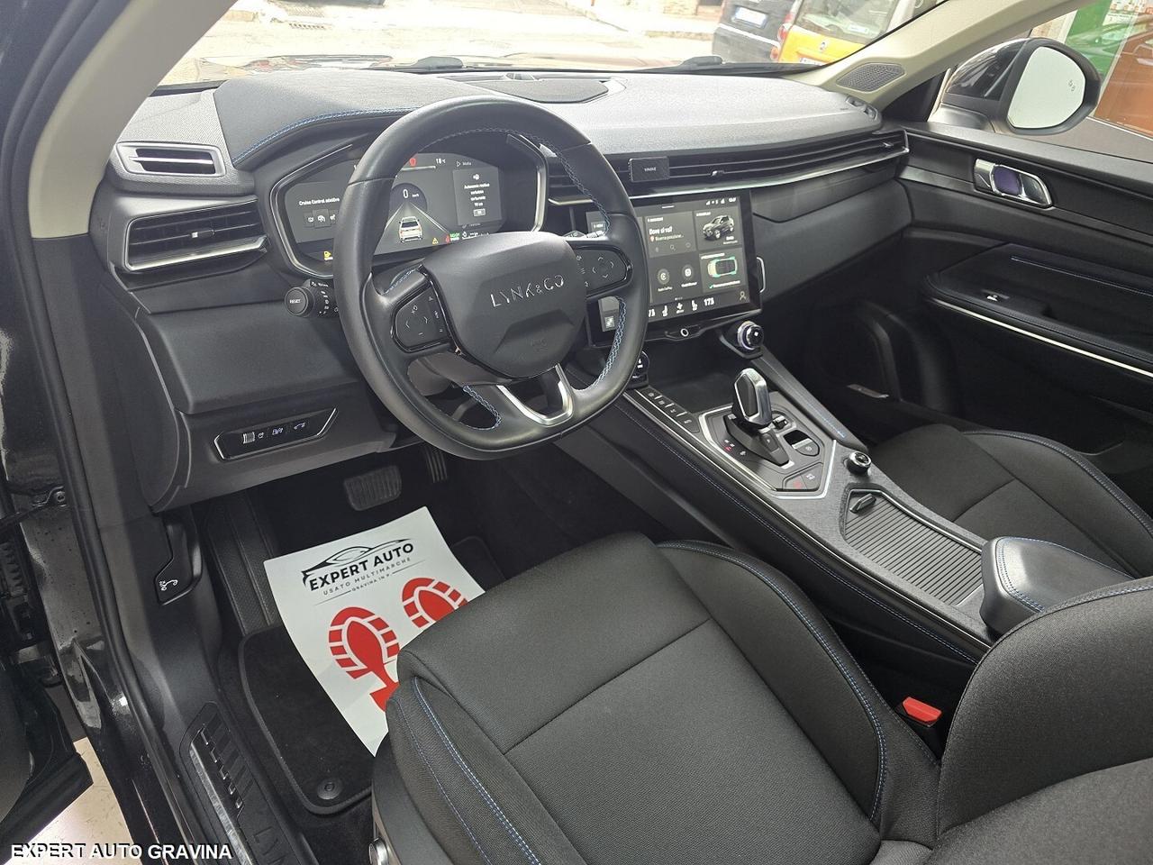 LYNK & CO 01 PLUG-IN **TOTAL BLACK**