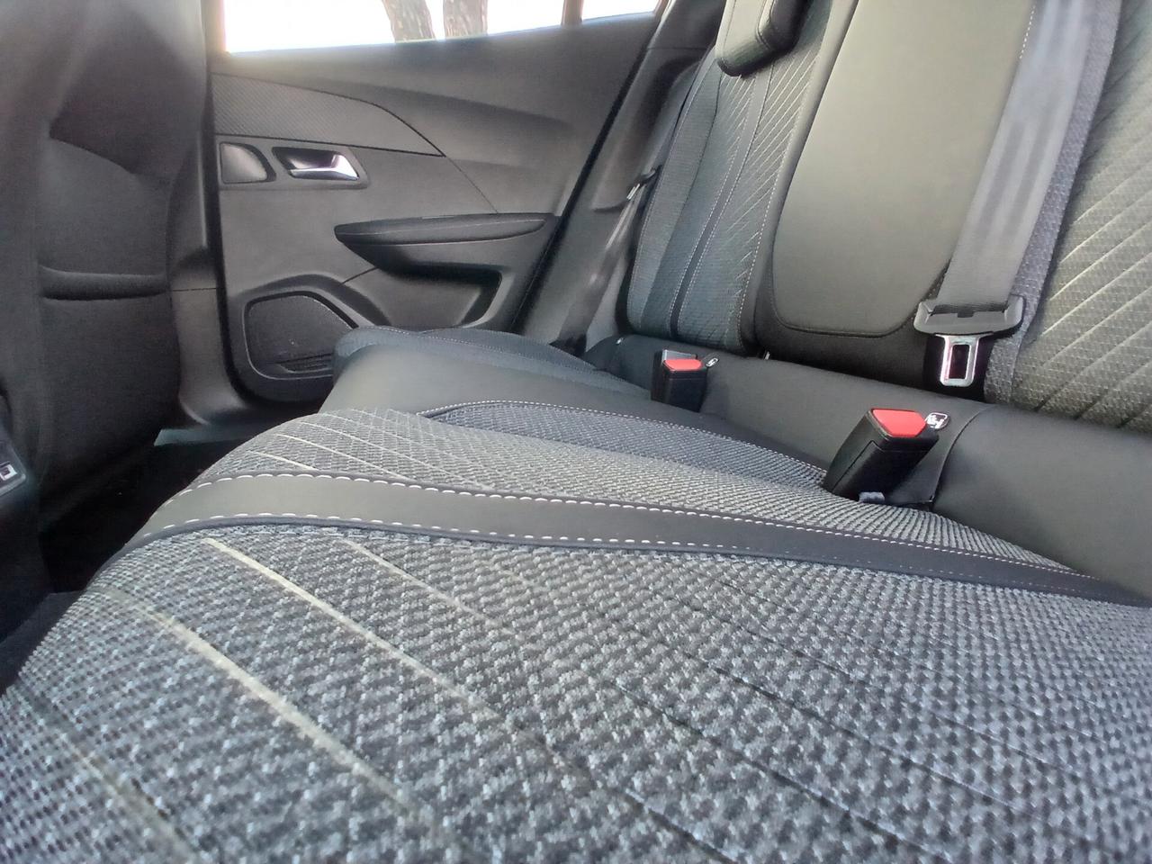 Peugeot 2008 Hybrid 145 e-DCS6 Allure