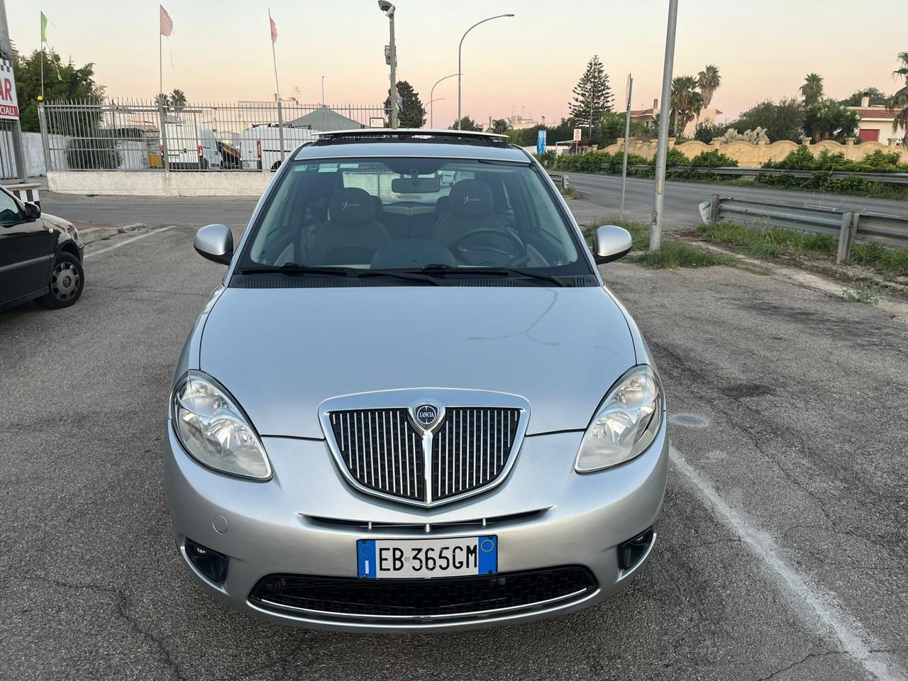 Lancia Ypsilon 1.3 MJT 75 CV Versus Unipro 2010