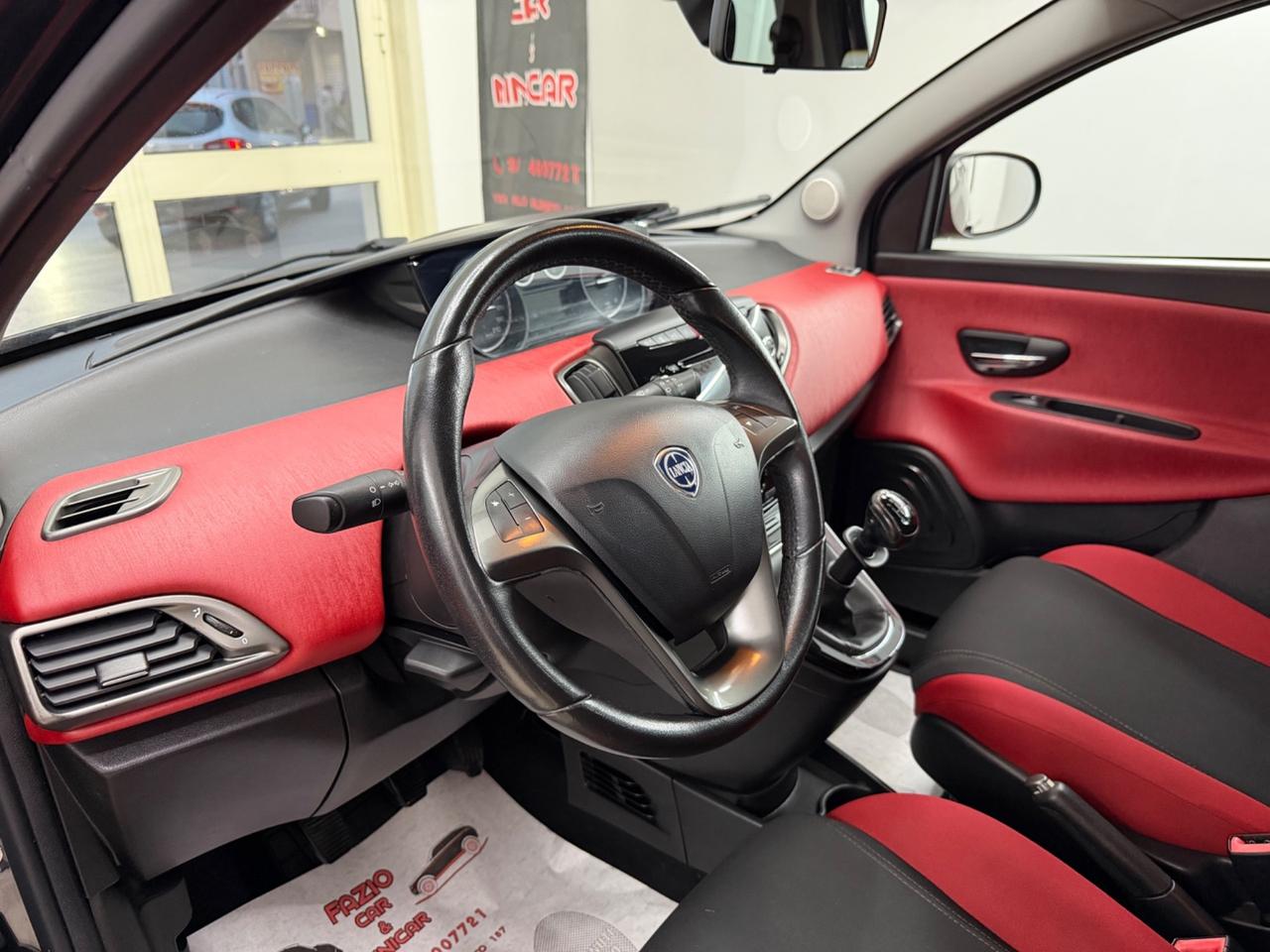 Lancia Ypsilon 1.2 69Cv