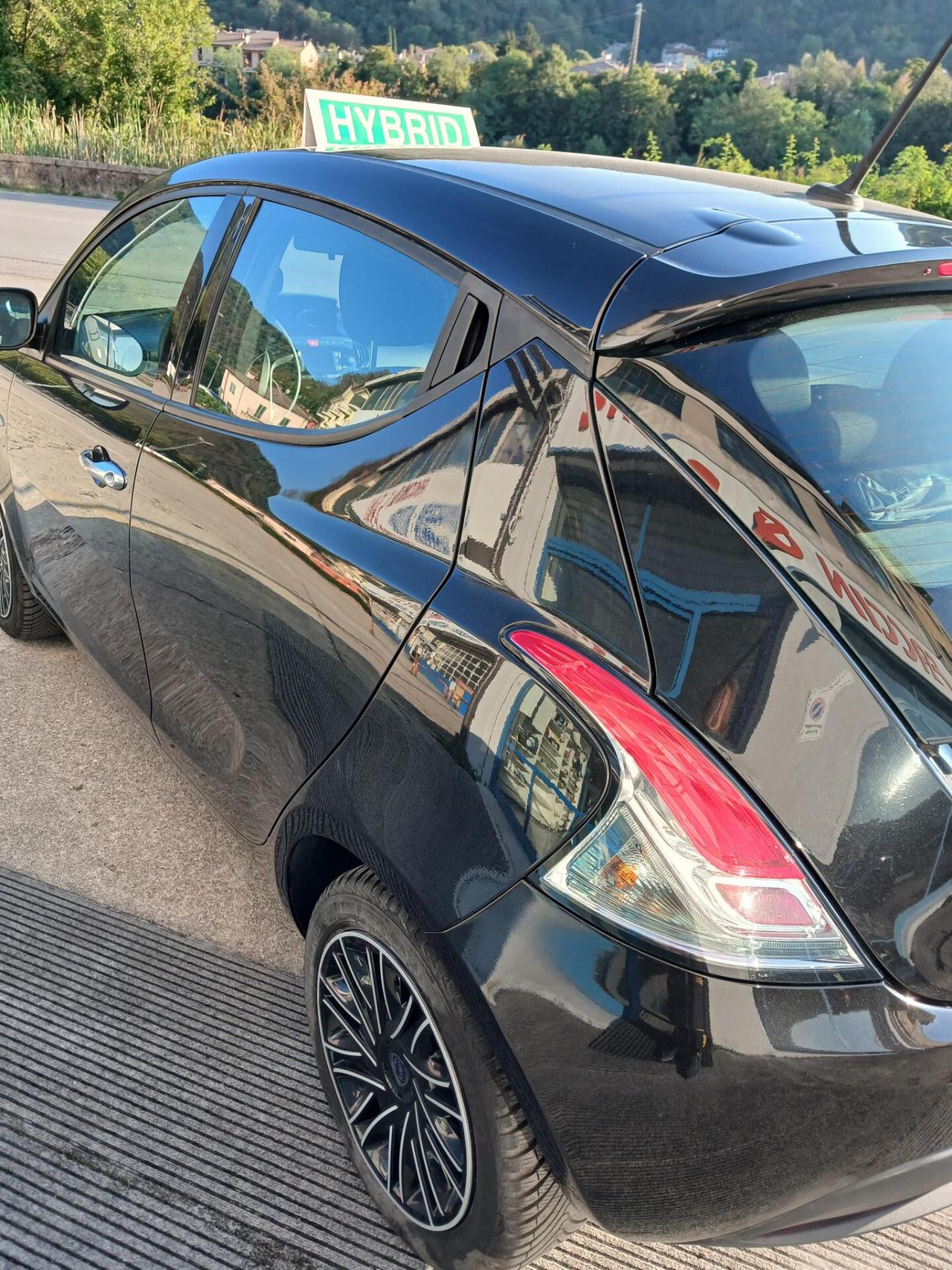 Lancia Ypsilon 1.0 FireFly 5 porte S&S Hybrid Ecochic Silver