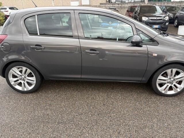 Opel Corsa 1.4 16V 5 porte Sport