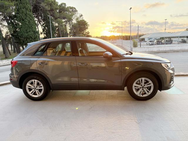 AUDI Q3 35 TDI quattro S tronic Business COCKPIT
