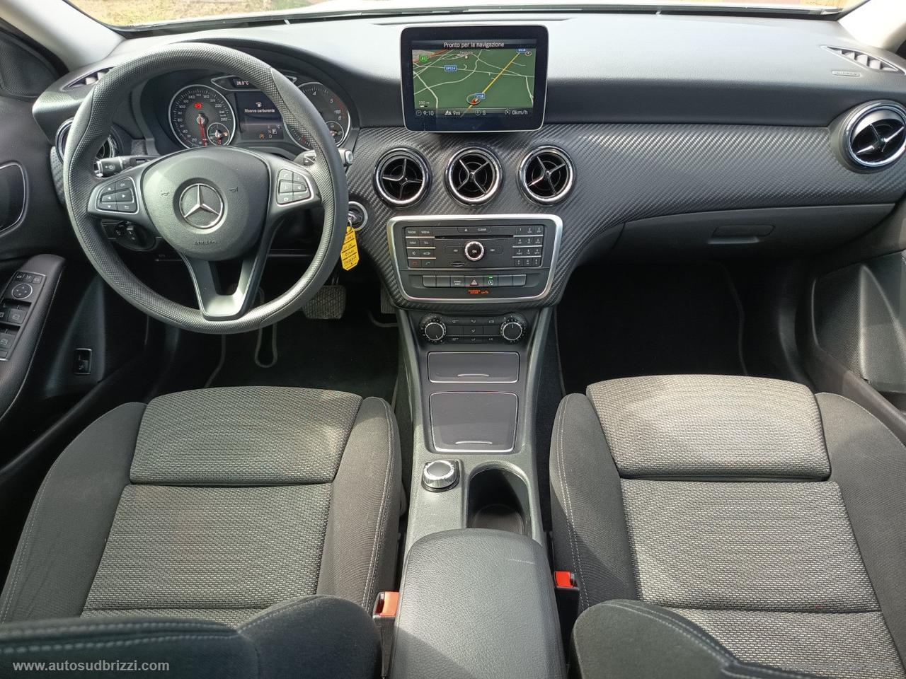 MERCEDES-BENZ GLA 200 d Automatic Business