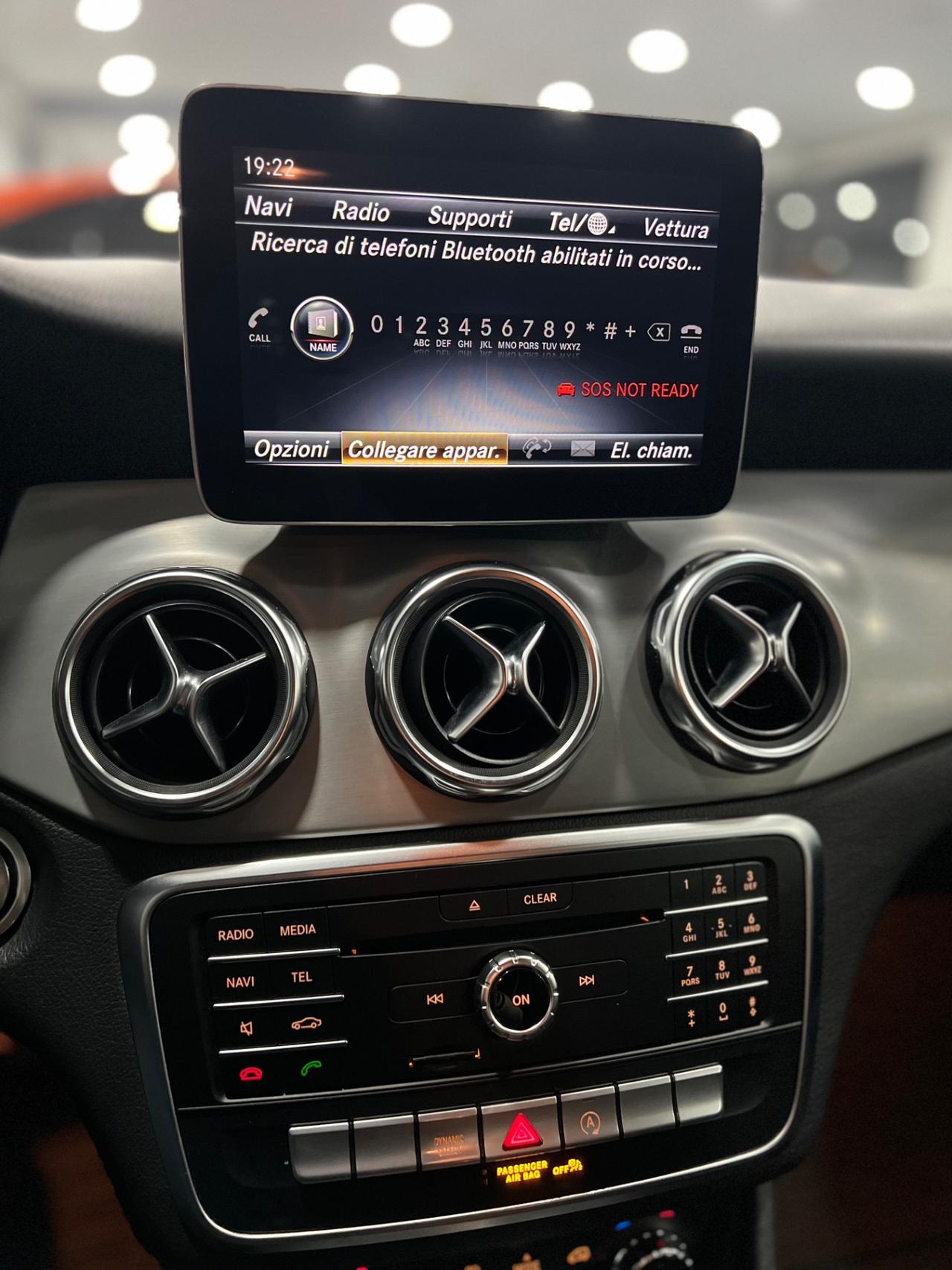 Mercedes Benz GLA 200d Aut. Premium AMG 136 cv