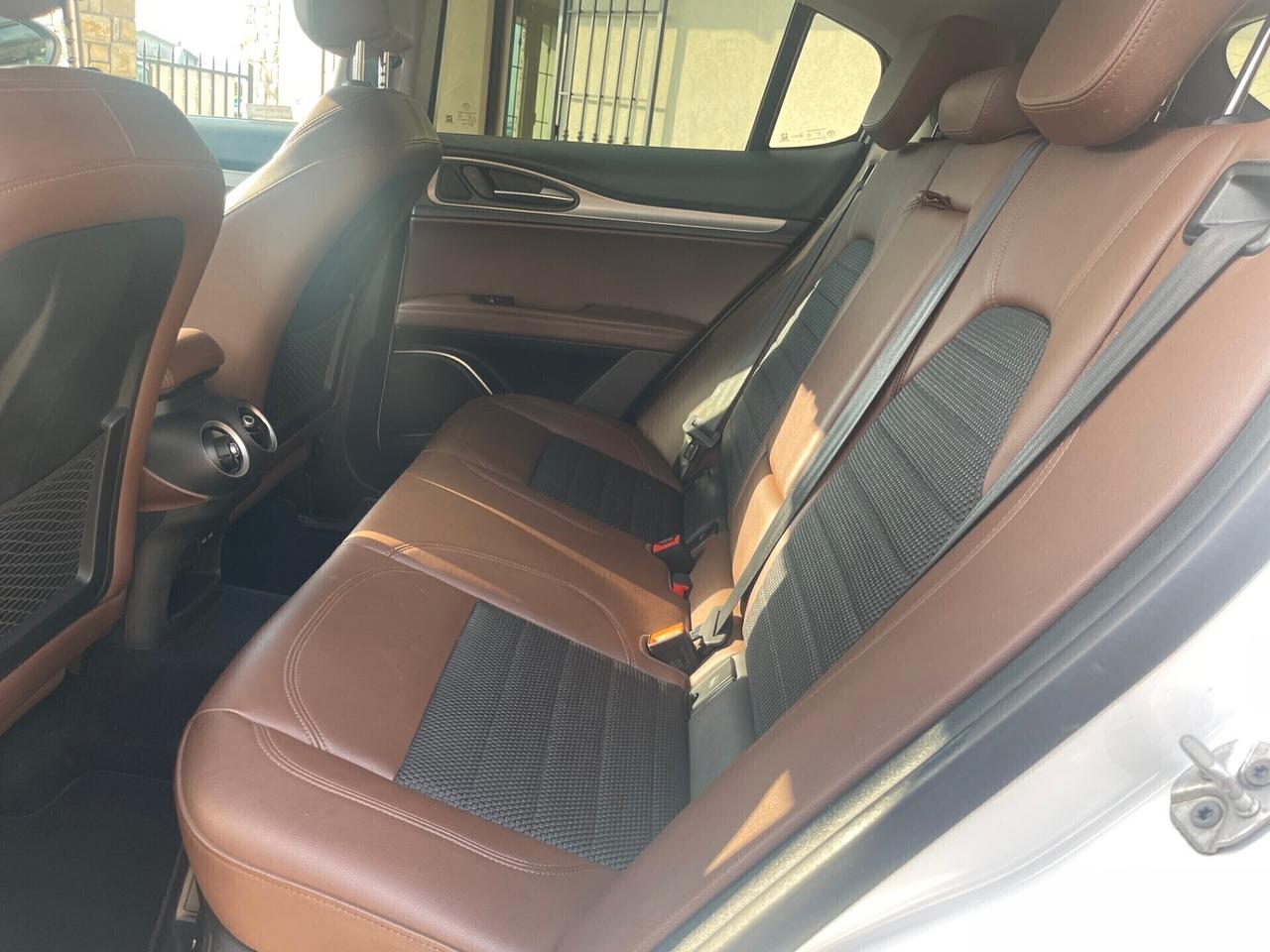 Alfa Romeo Stelvio 2.2 Turbodiesel 210 CV AT8 Q4 Executive