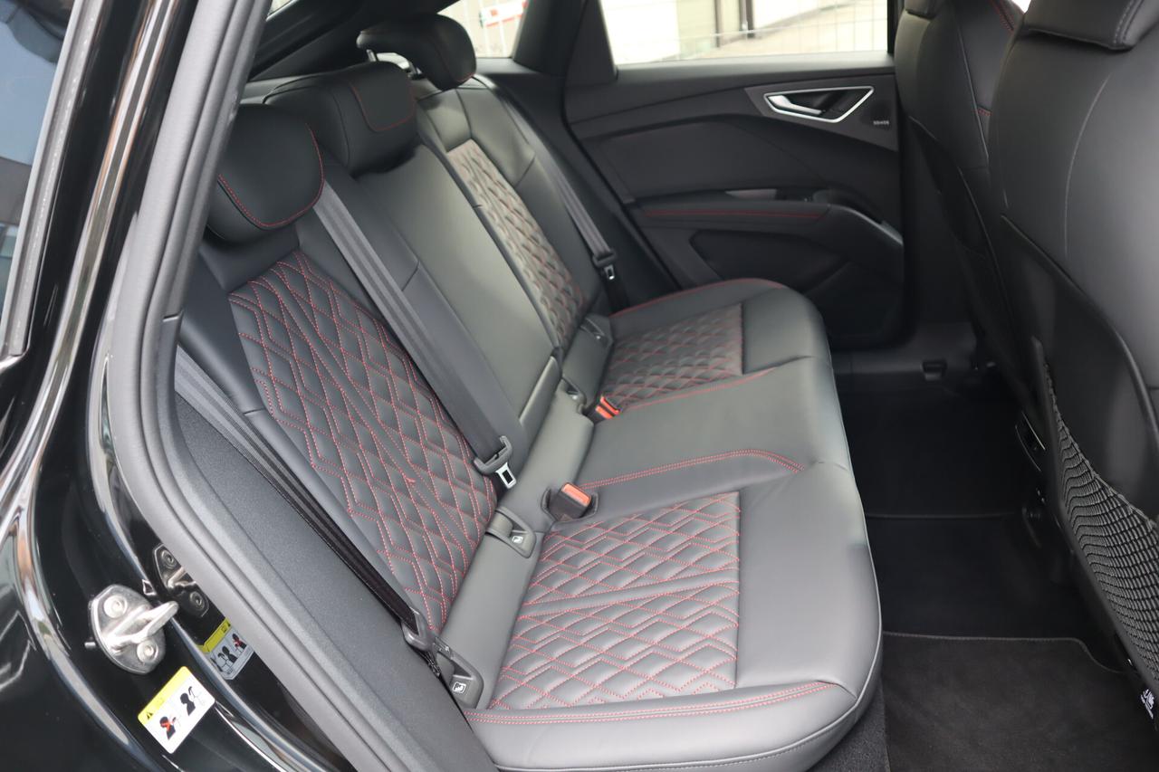 Audi Q4 Etron 50 QUATTRO 300CV S-LINE MATRIX POMPA DI CALORE SONOS