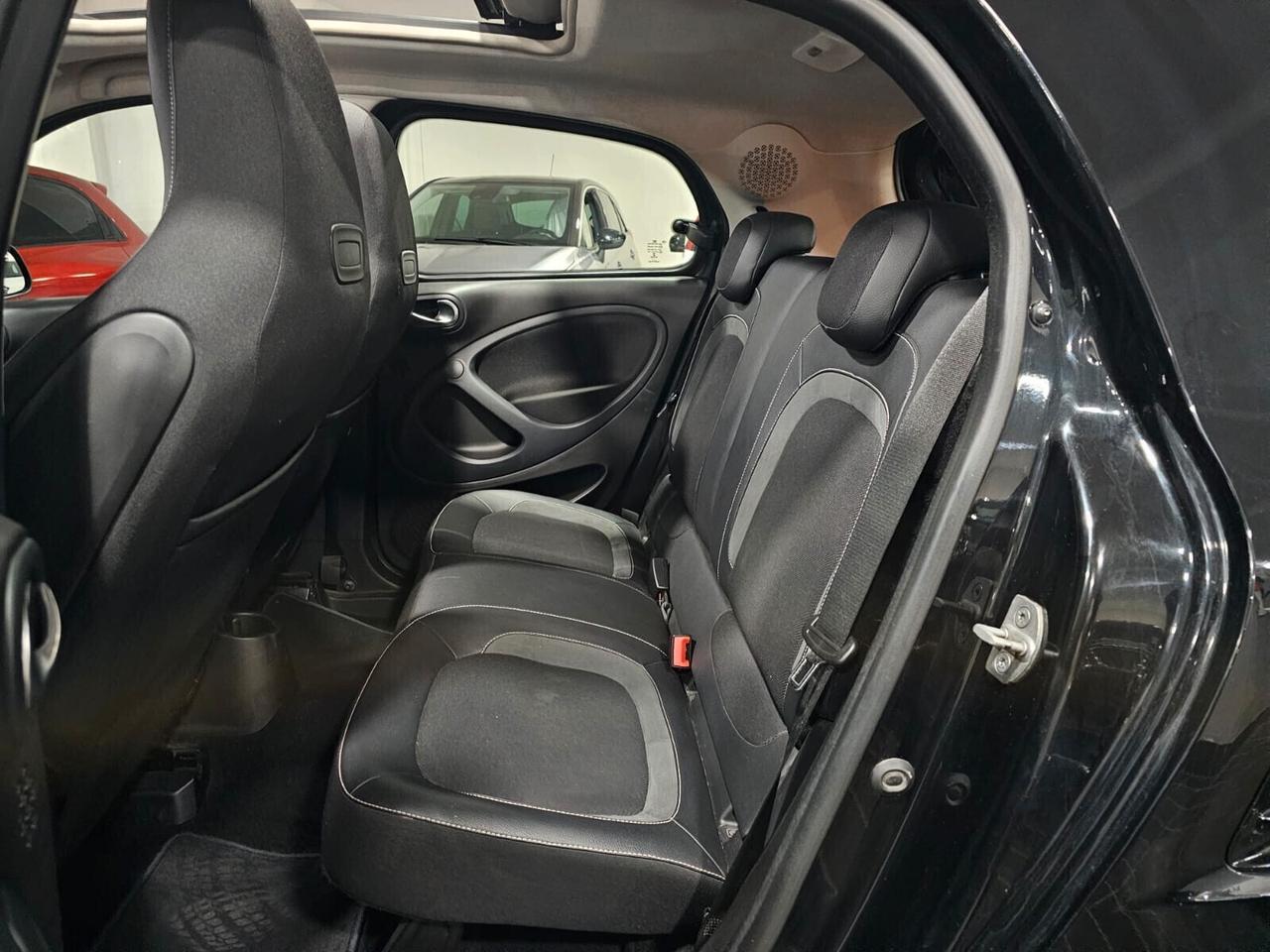 NUOVA SMART FORFOUR BRABUS EXCLUSIVE CABRIO EDITION 0.9 BENZ 109CV TWINAMIC