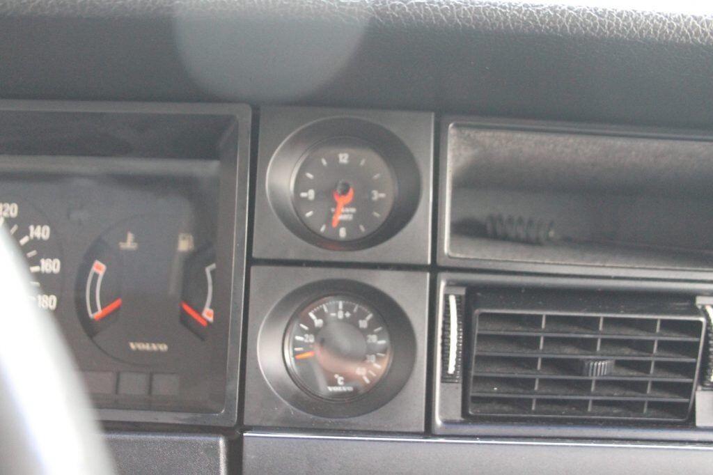 VOLVO 240 2.0 cat Station Wagon Polar
