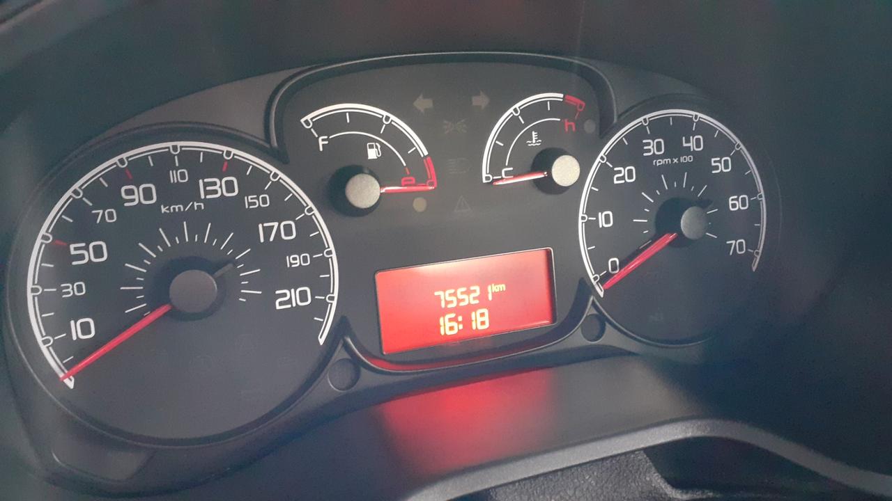 Fiat Doblo trasporto disabili pedana