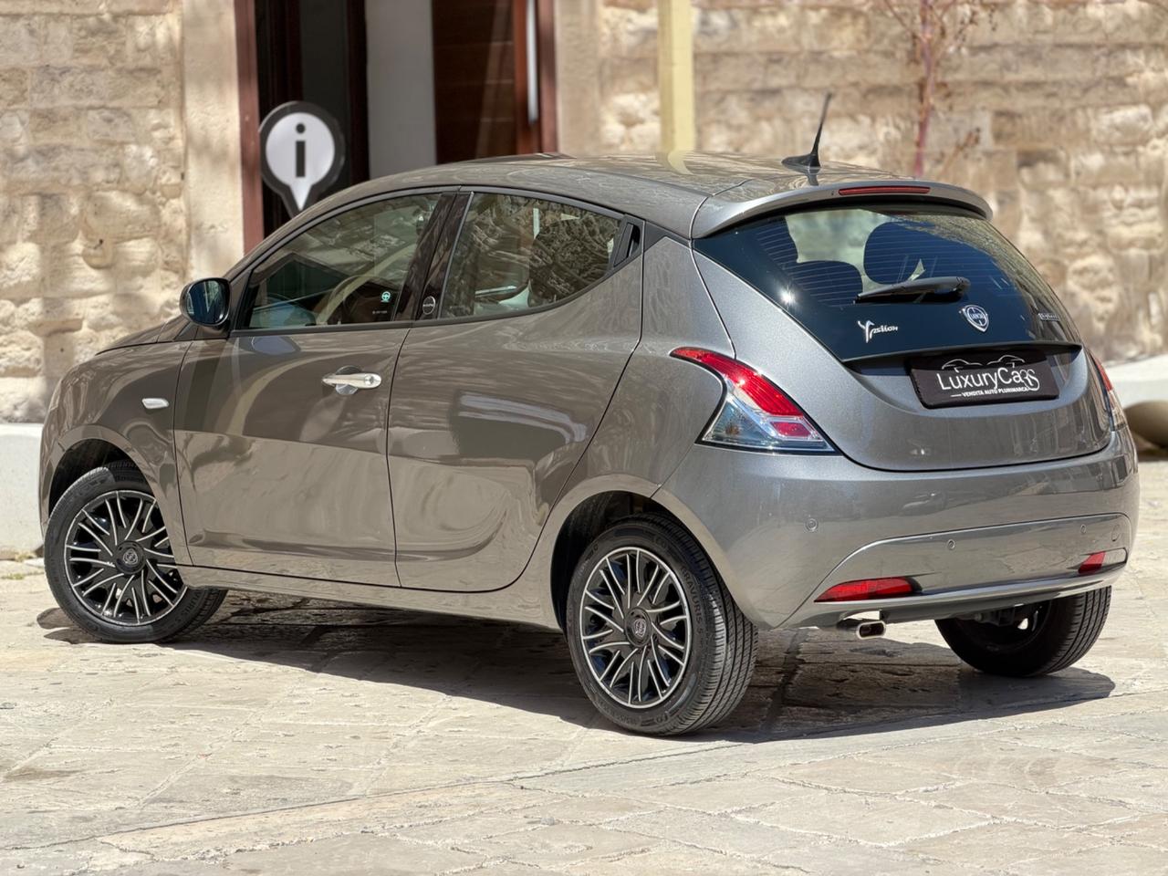 Lancia Ypsilon 1.0 FireFly 5 porte S&S Hybrid Ecochic Gold