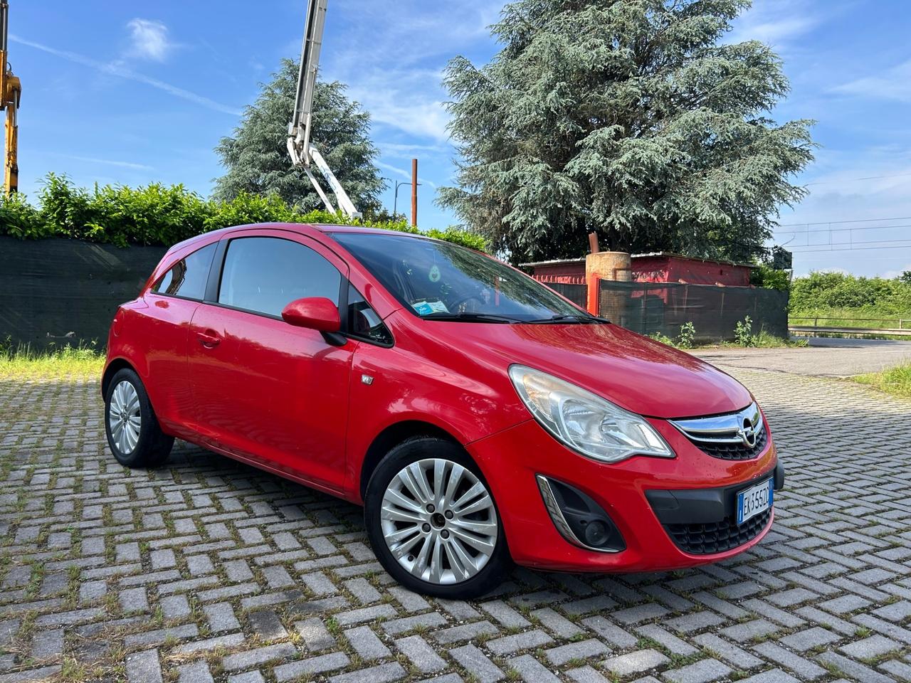 Opel Corsa 1.2 3 porte b-color