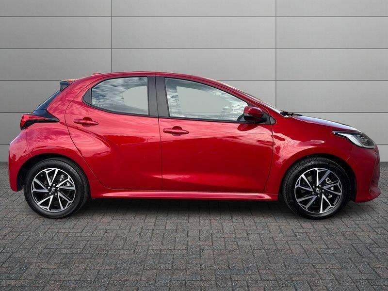 Toyota Yaris Hybrid Trend MY22