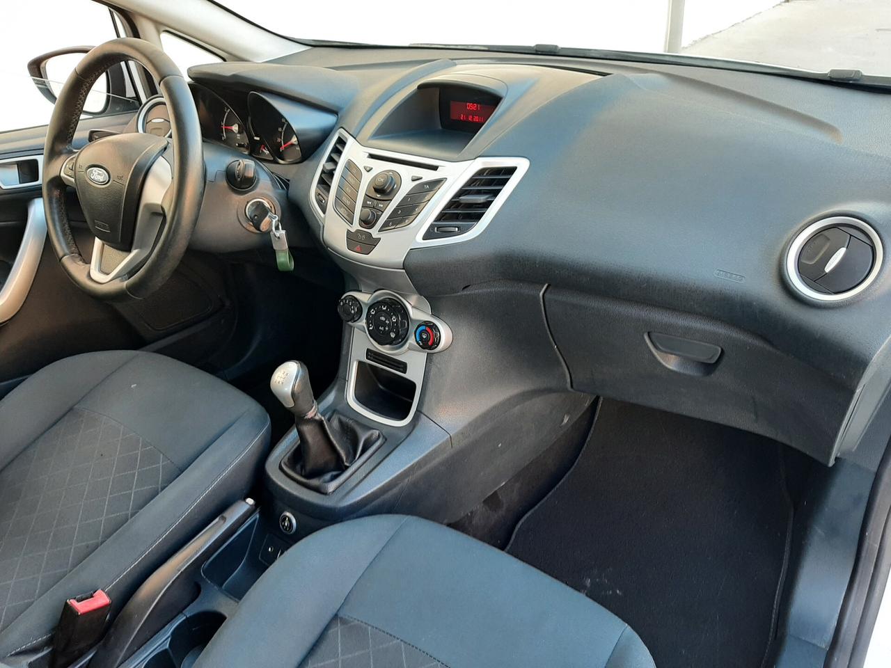Ford Fiesta Ikon 1.4 16V 97cv GPL Business 5p