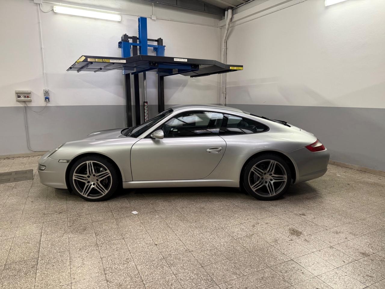 Porsche 911 Carrera manuale