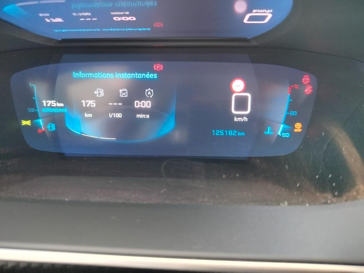 Peugeot 2008 BlueHDi 100 S&S Allure Navi Pack